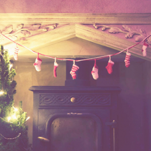 Mini Stocking Bunting - a crochet photo tutorial